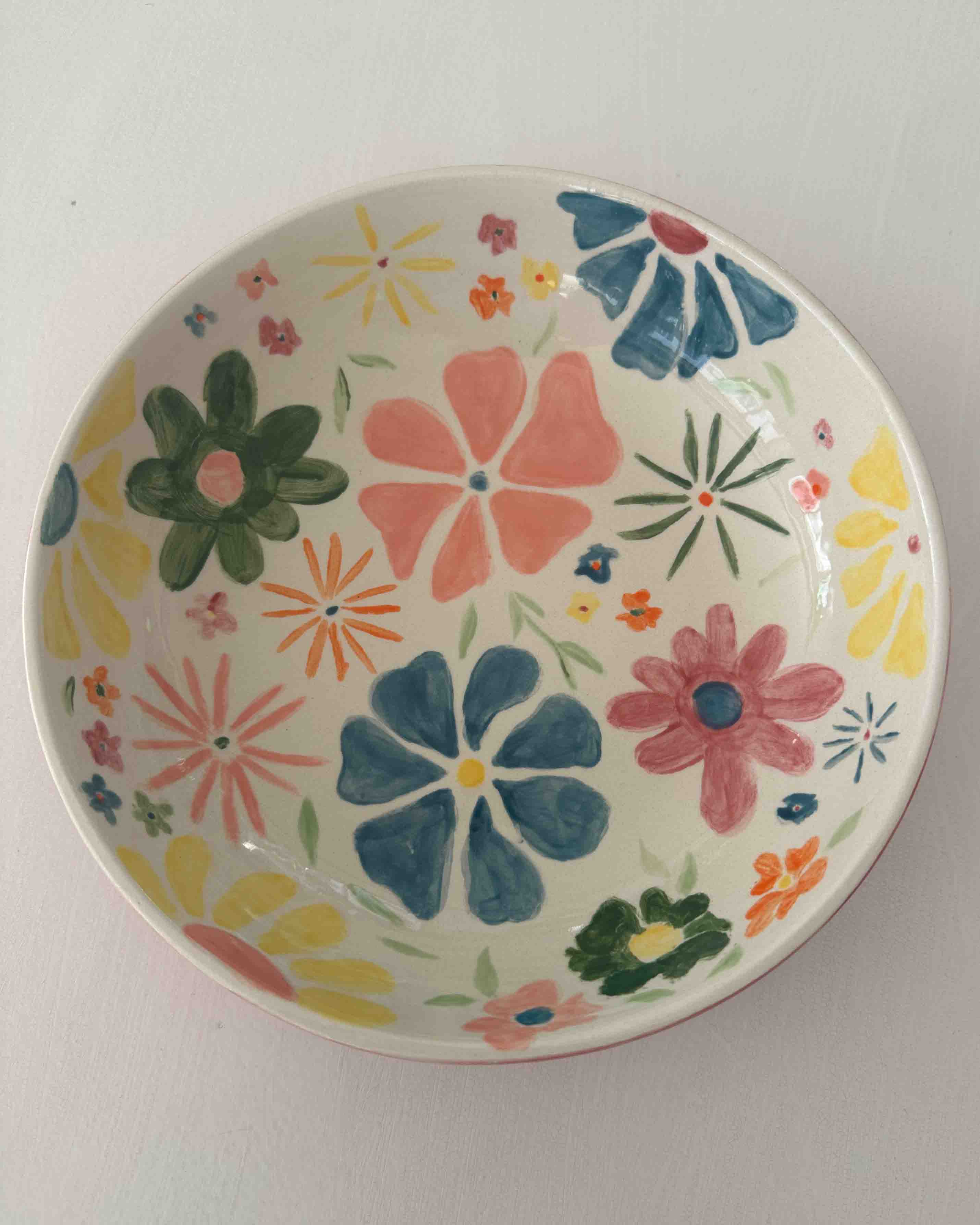 Tigela de cerâmica colorida