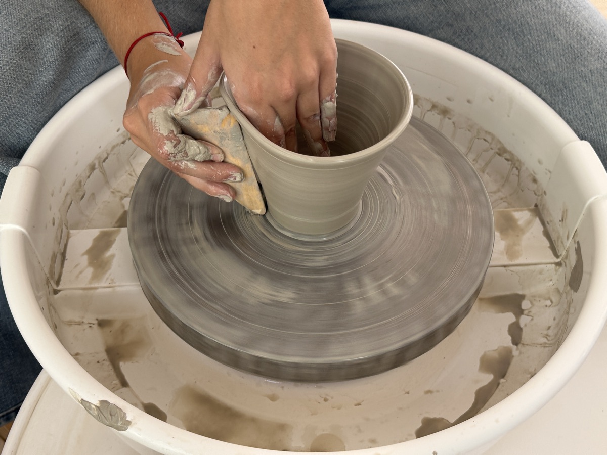 Intermediate pottery wheel workshop at PURACERÂMICA in Lisbon