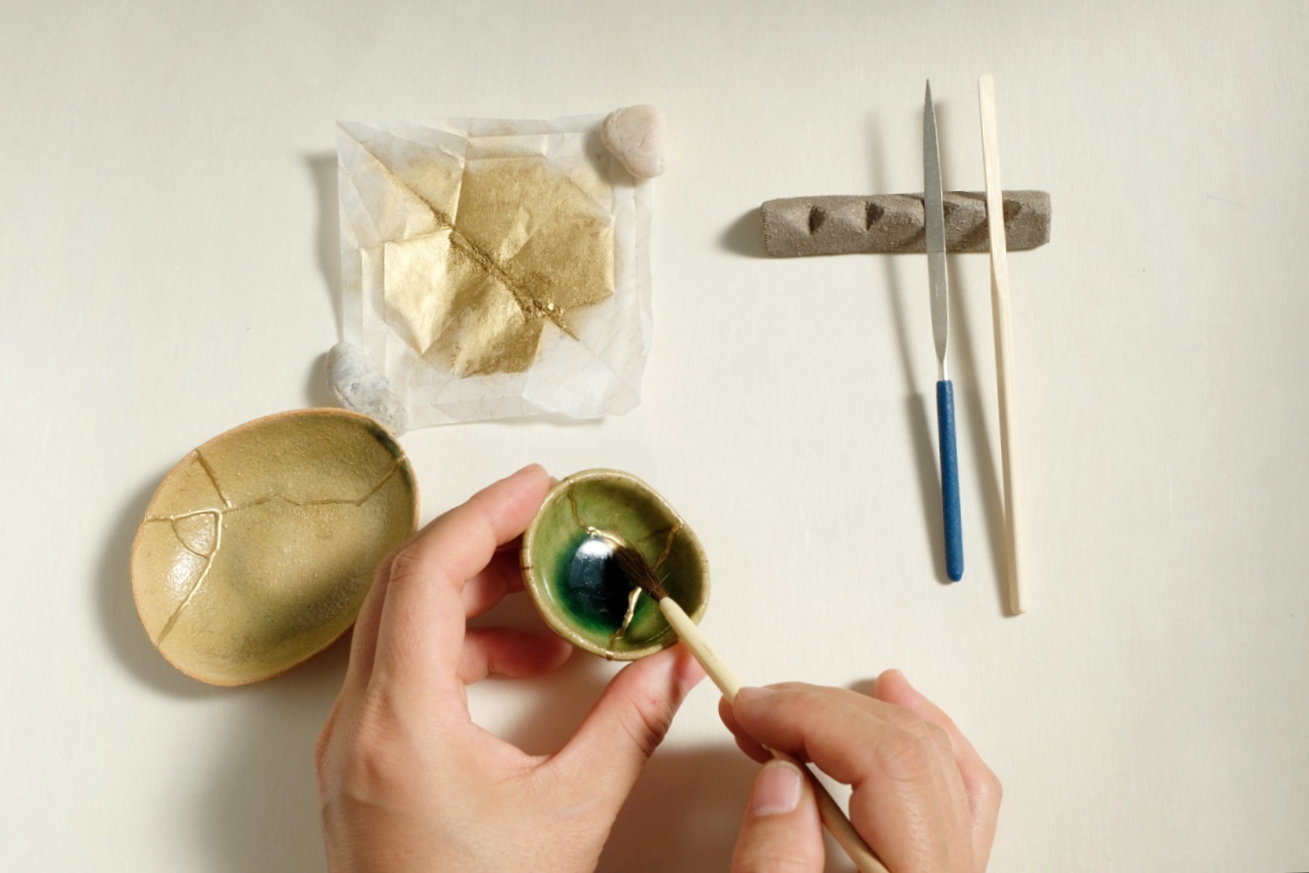 Modern Kintsugi workshop at PURACERÂMICA in Lisbon